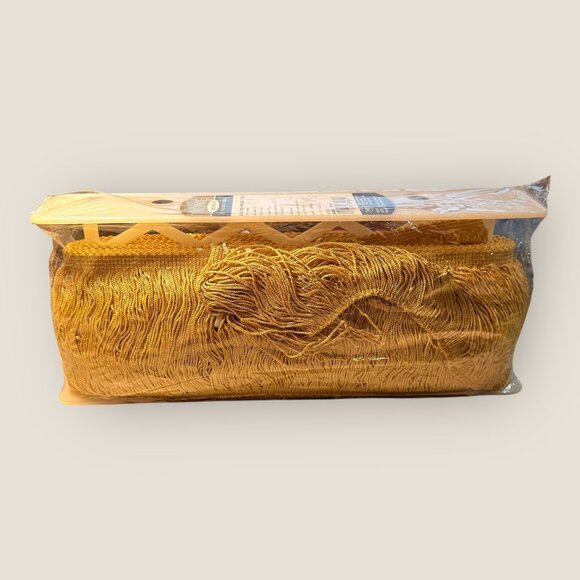Wrights Home Inspirations 4 in Lt Gold Fringe Trim Sewing Signature Series 9 yds - Picture 1 of 3